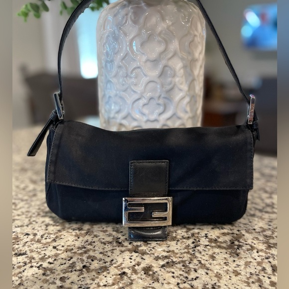 Fendi Baguette - Picture 7 of 8